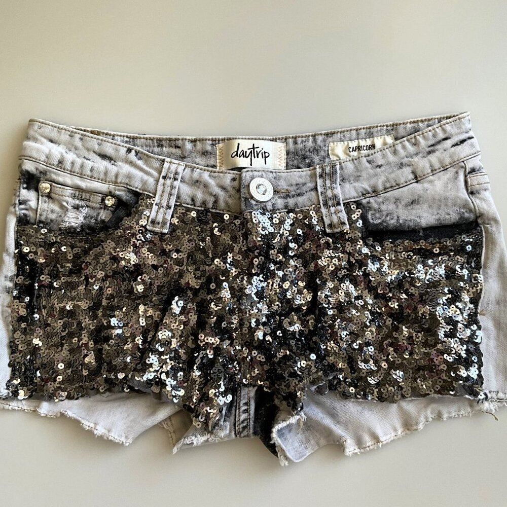 DAYTRIP CAPRICORN DENIM SHORTS 28 (flaw)
